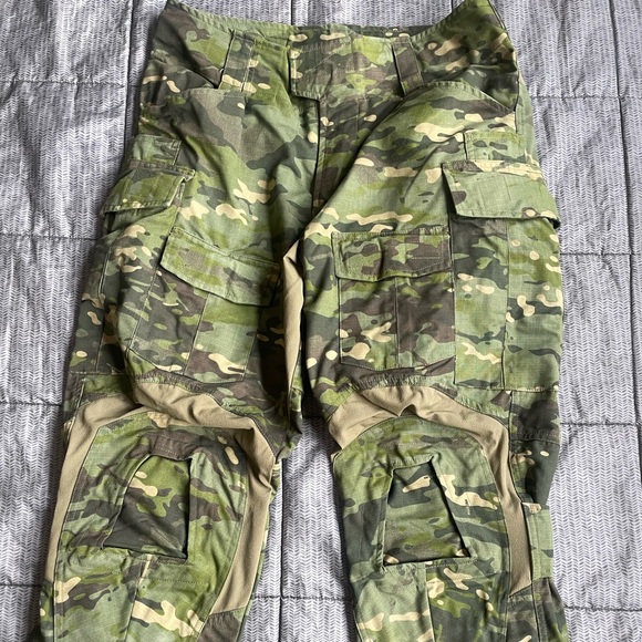 Crye Precision G3 combat Pants 32R in tropic multicam
Perfect condition. - Picture 2 of 4